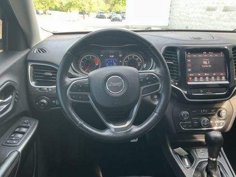 Used 2019 Jeep Cherokee Limited FWD image 15
