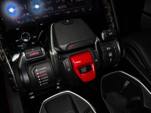 Used 2021 Lamborghini Urus image 17