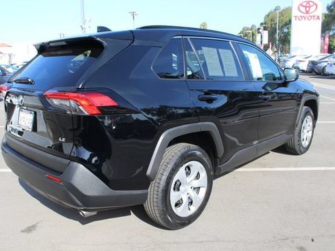 Used 2021 Toyota RAV4 LE w/ Carpet Mat Package (TMS) FWD image 16
