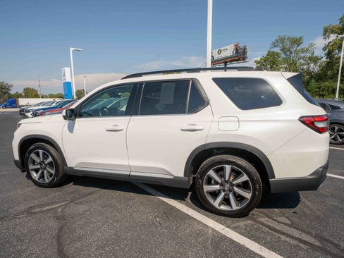 Used 2025 Honda Pilot Elite image 4