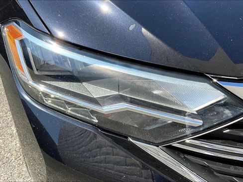 Used 2022 Volkswagen Jetta SE w/ Panoramic Sunroof Package image 27