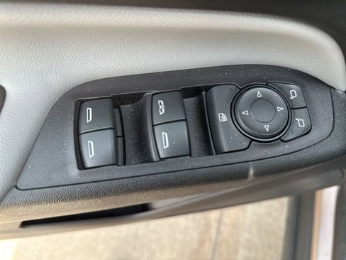 Used 2018 Chevrolet Equinox Premier image 4