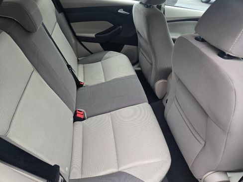 Used 2014 Ford Focus SE w/ SE Winter Package FWD image 23