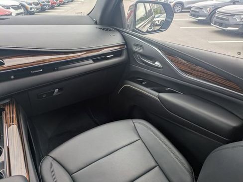 Used 2021 Cadillac Escalade Luxury image 15
