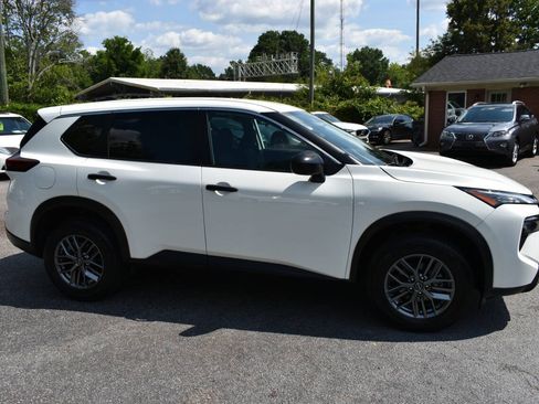 Used 2024 Nissan Rogue S AWD/4WD image 40