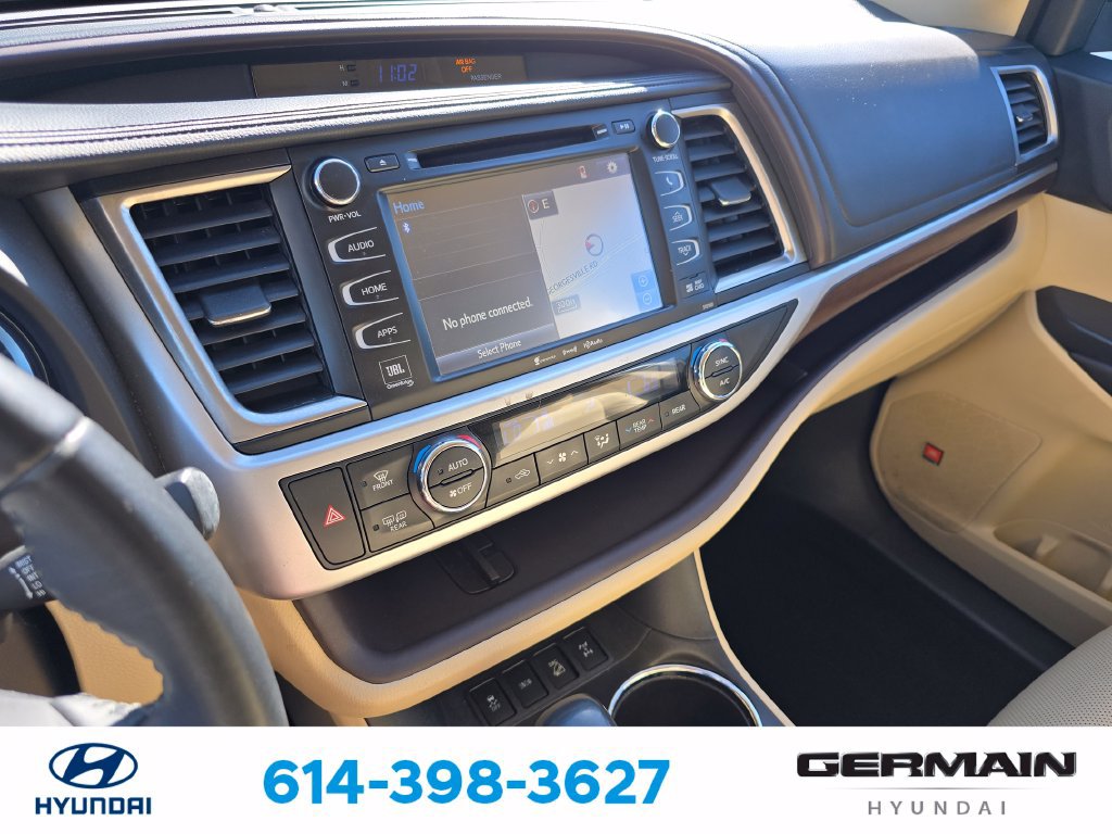 Used 2016 Toyota Highlander Limited AWD/4WD image 25