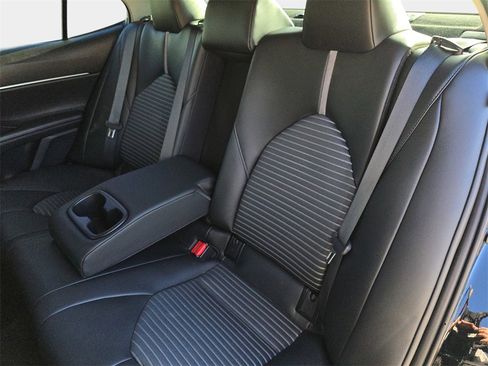 Used 2024 Toyota Camry SE image 17