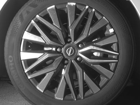 Used 2025 Nissan Altima 2.5 SV FWD image 13
