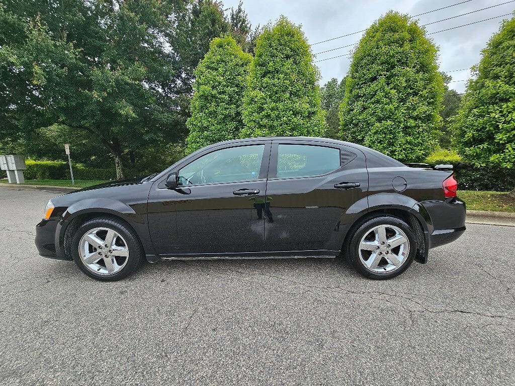 Used 2012 Dodge Avenger SXT FWD image 2