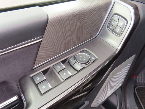 Used 2024 Ford F150 Lightning Platinum image 17