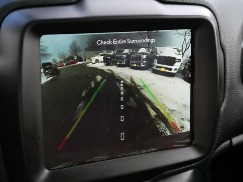 Used 2023 Jeep Renegade Latitude w/ Premium Group image 30