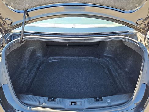 Used 2018 Ford Taurus SE FWD image 29