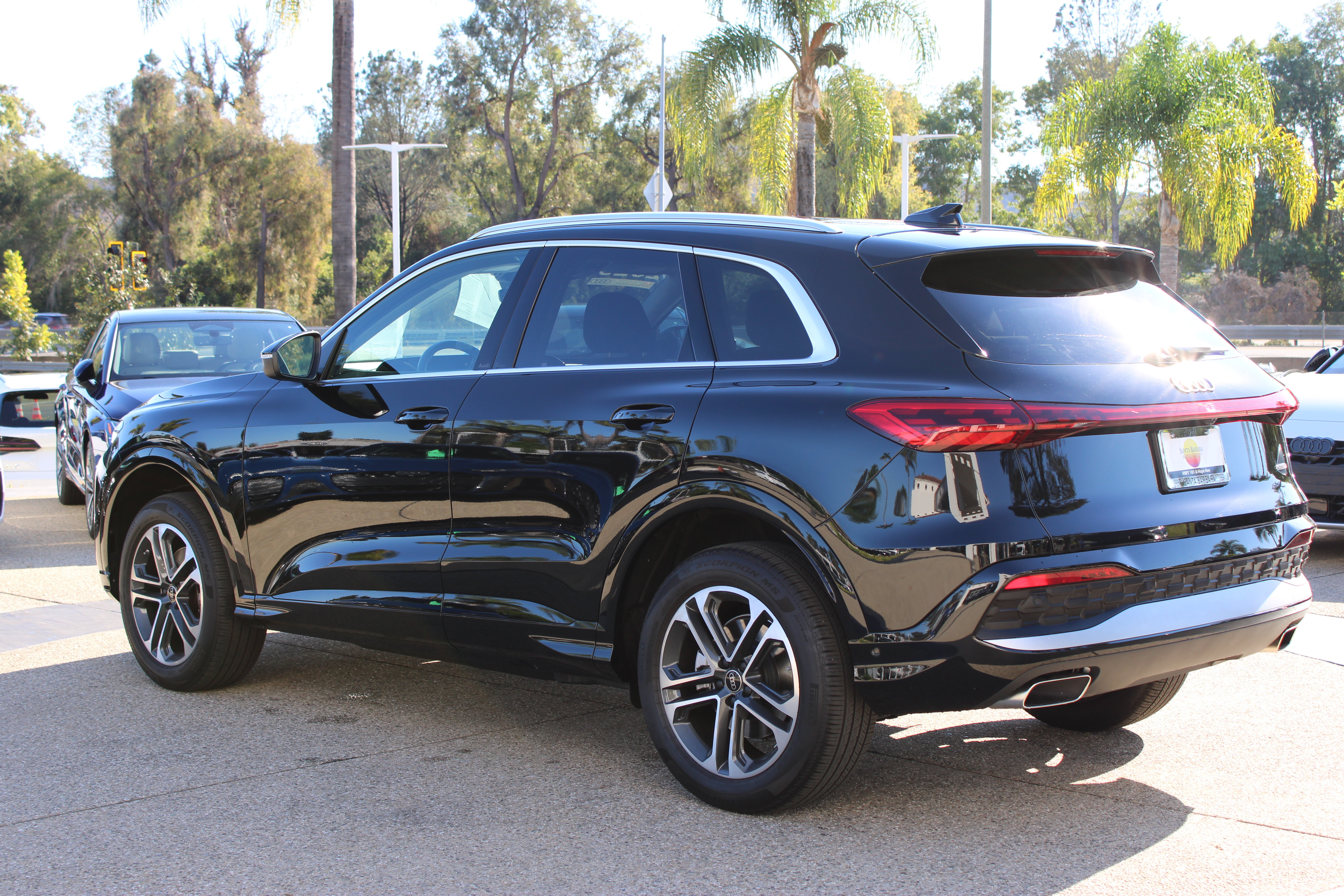 Certified 2025 Audi Q5 Premium w/ Convenience Package AWD/4WD image 3
