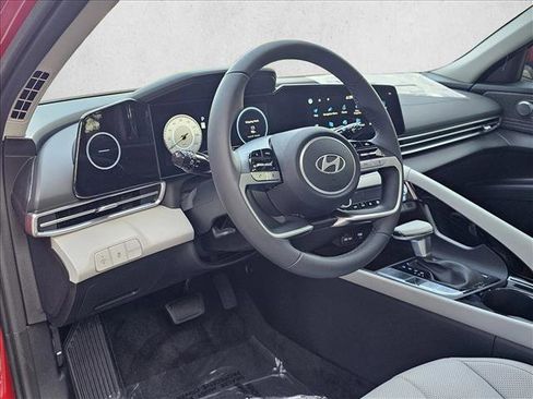 Used 2025 Hyundai Elantra Limited FWD image 3