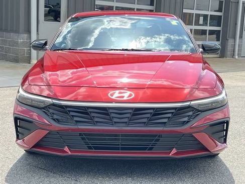 Used 2025 Hyundai Elantra Sport FWD image 16
