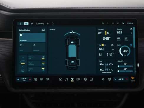 Used 2025 Rivian R1T Adventure image 18