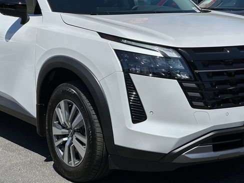 New 2026 Nissan Pathfinder SL FWD image 10