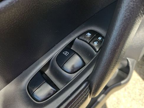 Used 2019 Nissan Rogue SV w/ Premium Package FWD image 12