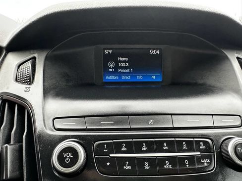 Used 2018 Ford Focus SE w/ SE Appearance Package image 15