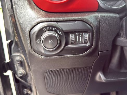 Used 2020 Jeep Wrangler Rubicon w/ Cold Weather Group AWD/4WD image 12