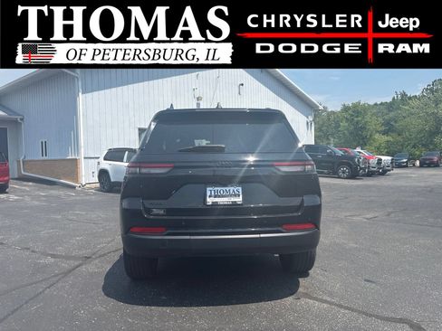 Used 2024 Jeep Grand Cherokee Altitude AWD/4WD image 6