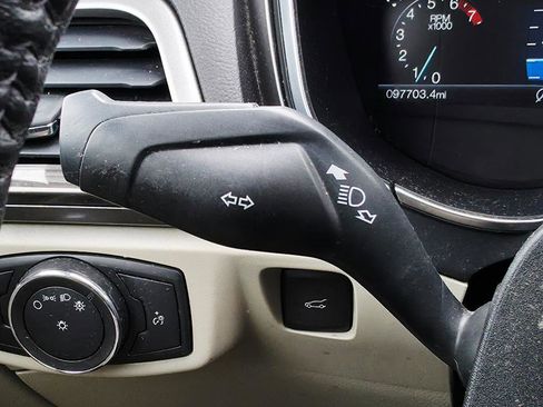 Used 2018 Ford Fusion SE w/ Fusion SE Technology Package image 26