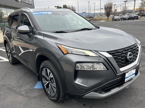 Used 2023 Nissan Rogue SV w/ SV Premium Package image 9