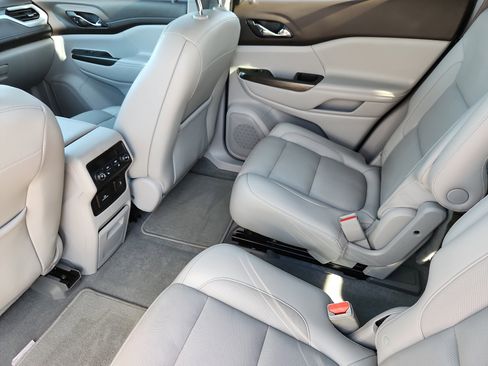 Used 2019 GMC Acadia SLT image 10