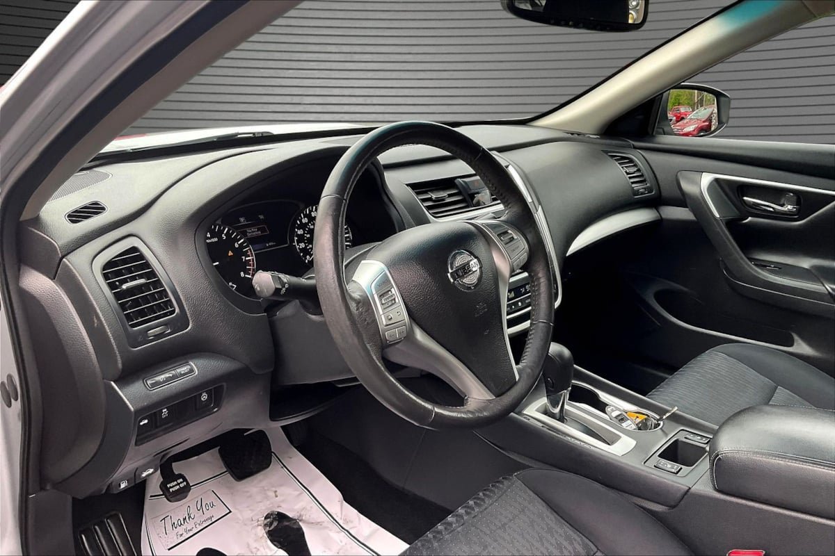 Used 2017 Nissan Altima 2.5 SV w/ Convenience Package FWD image 15