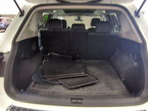 Used 2023 Volkswagen Tiguan SE AWD/4WD image 20