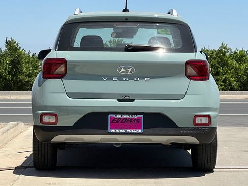 Used 2025 Hyundai Venue SEL FWD image 6