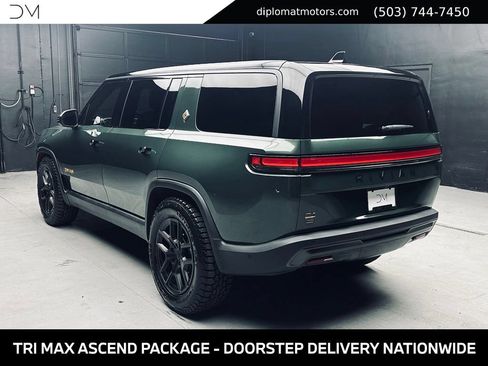 Used 2025 Rivian R1S Premium Dual AWD/4WD image 4