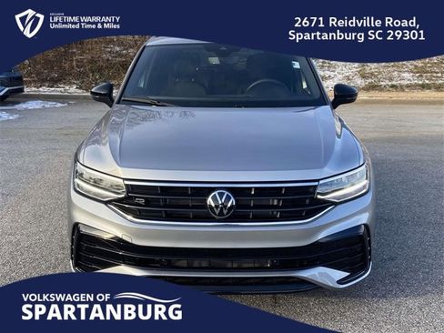 Used 2024 Volkswagen Tiguan SE R-Line image 8
