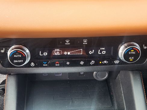 Used 2025 Mitsubishi Outlander SEL AWD/4WD image 11