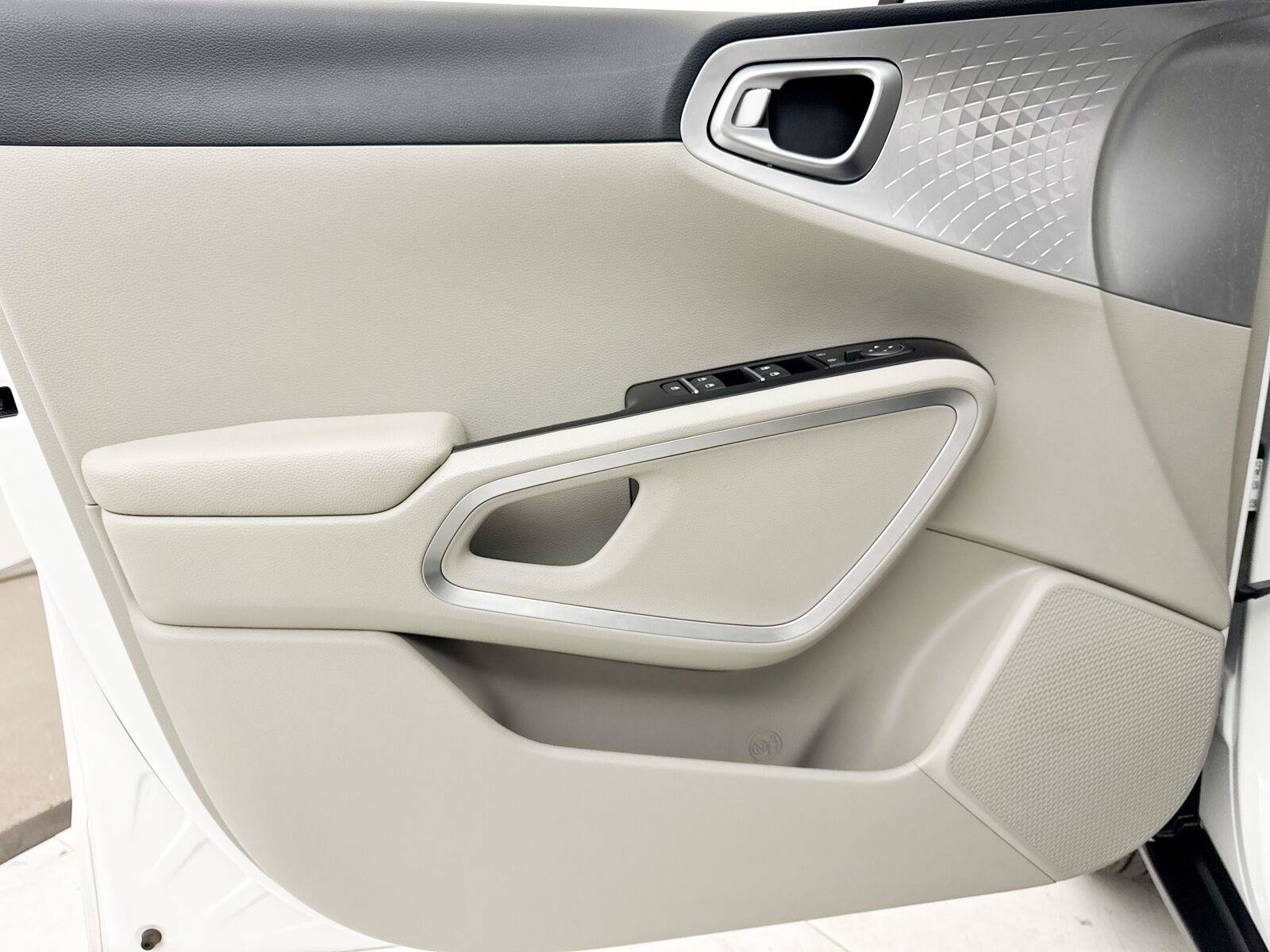Used 2025 Kia Soul LX w/ LX Technology Package FWD image 19
