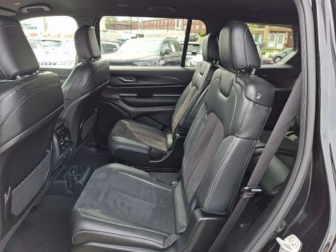 Used 2024 Jeep Grand Cherokee L Laredo image 11