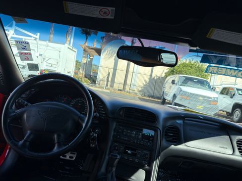 Used 2001 Chevrolet Corvette Convertible w/ Preferred Equipment Group2 image 19