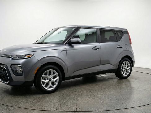 Used 2025 Kia Soul LX w/ LX Technology Package image 3