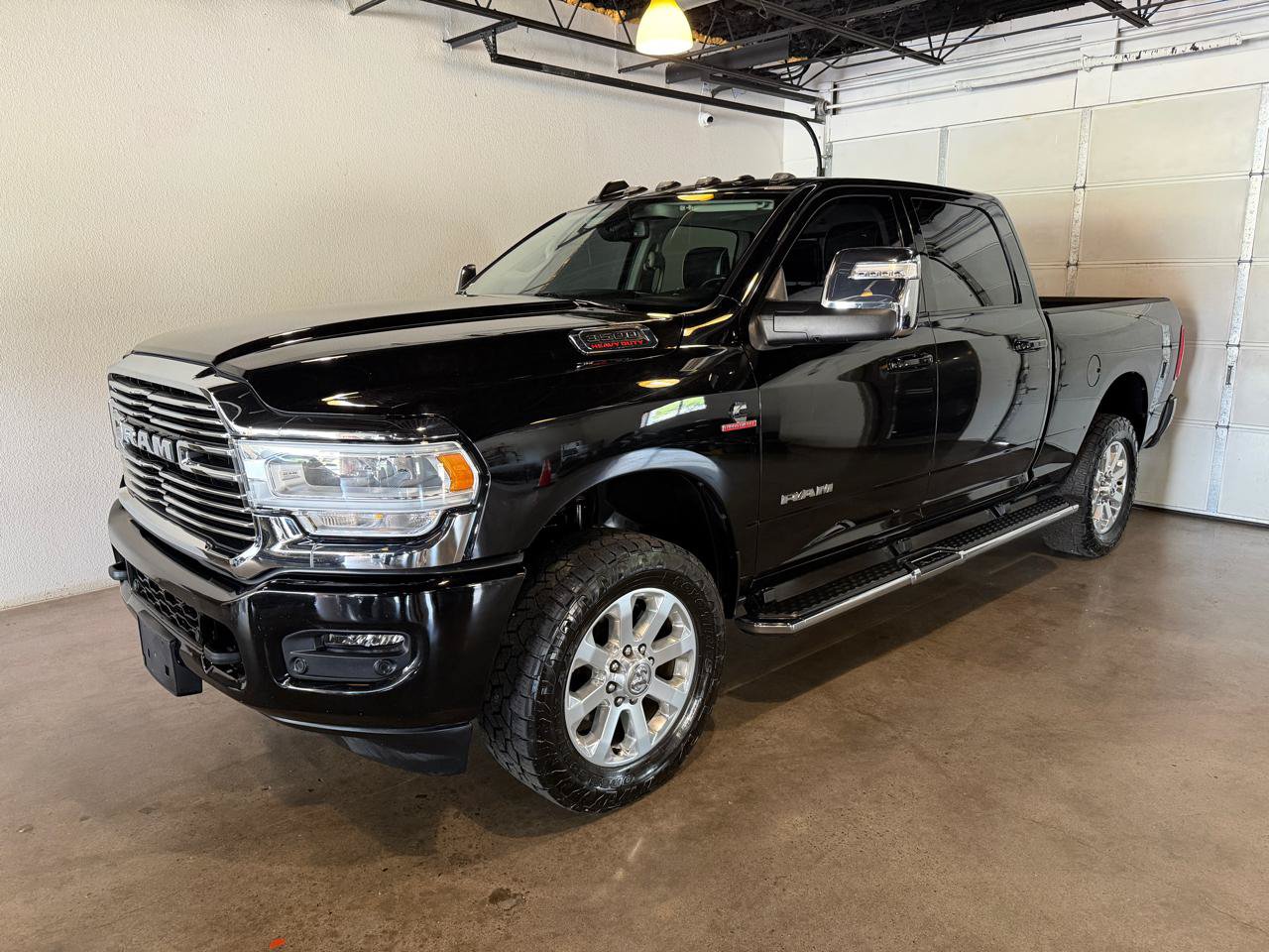 Used 2023 RAM 3500 Laramie AWD/4WD image 3