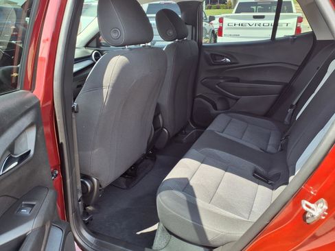Used 2024 Chevrolet Trax LS w/ LS Convenience Package FWD image 18