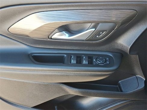 Used 2024 GMC Terrain SLE image 12