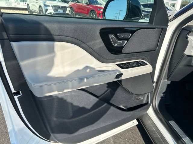 Used 2026 Lincoln Aviator AWD image 13