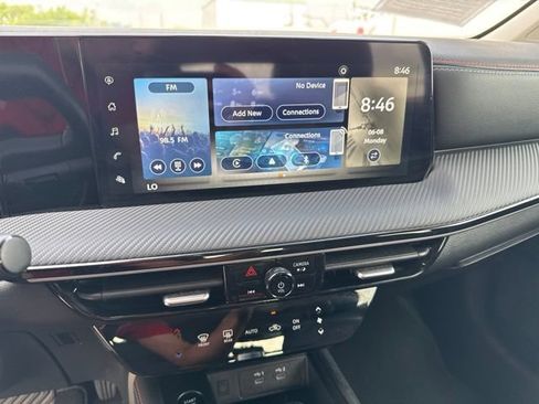 Used 2025 Nissan Kicks SR w/ Illumination Package FWD image 16