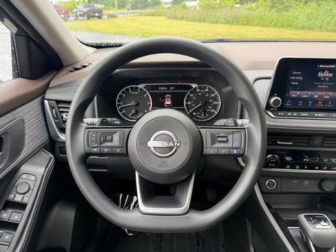 Used 2023 Nissan Rogue SV AWD/4WD image 14