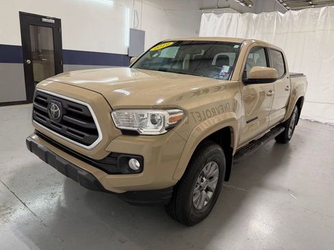 Used 2019 Toyota Tacoma SR5 AWD/4WD image 35