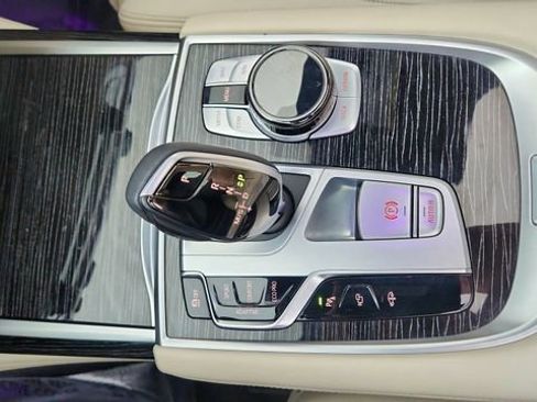 Used 2022 BMW 740i w/ M Sport Package image 51