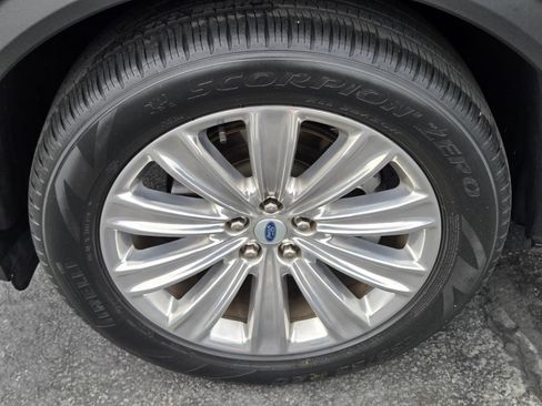 Certified 2023 Ford Explorer Limited w/ Limited Technology Package RWD image 9