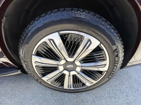 Used 2025 Cadillac Escalade IQ Luxury 2 w/ LPO, Premium Carpet Package AWD/4WD image 32