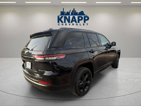 Used 2023 Jeep Grand Cherokee Altitude RWD image 5
