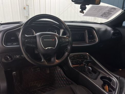 Used 2018 Dodge Challenger R/T RWD image 10